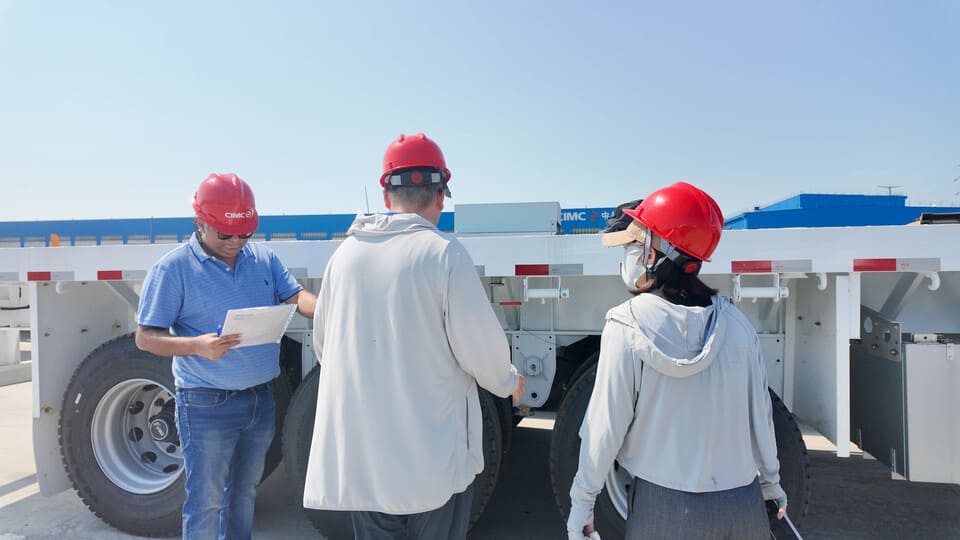 Visite du client Sierre Leone &agrave; l'usine pour l'inspection de la remorque-2