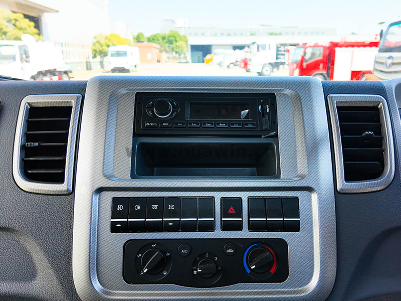 D&eacute;coration int&eacute;rieure du camion d'aspiration f&eacute;cale