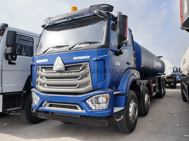 Sinotruk Howo Fuel Tanker-NX-8 × 4