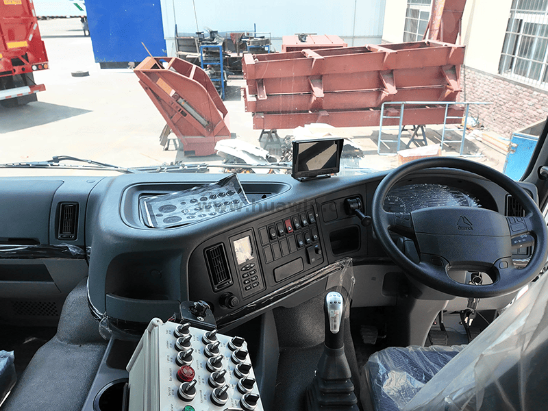 Sinotruk Howo 4x2 Tamier de balayeur de route lourde-9