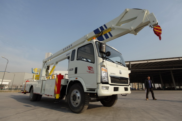 Camion de plate-forme a&eacute;rienne2