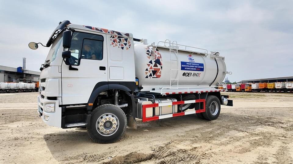 camion-suduction des eaux us&eacute;es