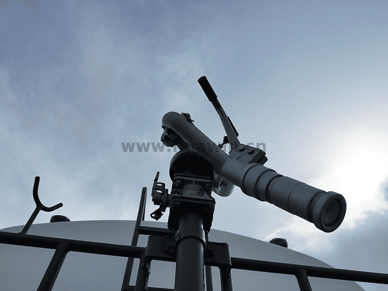 Howo Sprinkler Truck 6x4-11