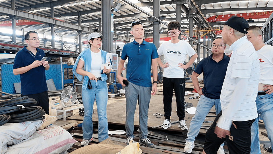 Sinotruk Howo 4x2 Tamion de balayeur de routes lourds-15