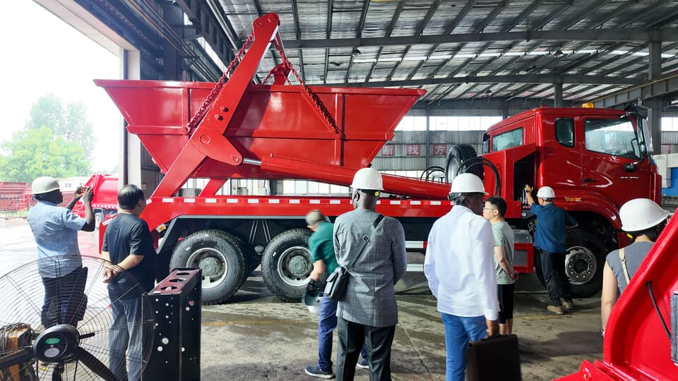 Les clients camerounais visitent Hubei Huawin Special Vehicle Co., Ltd-4