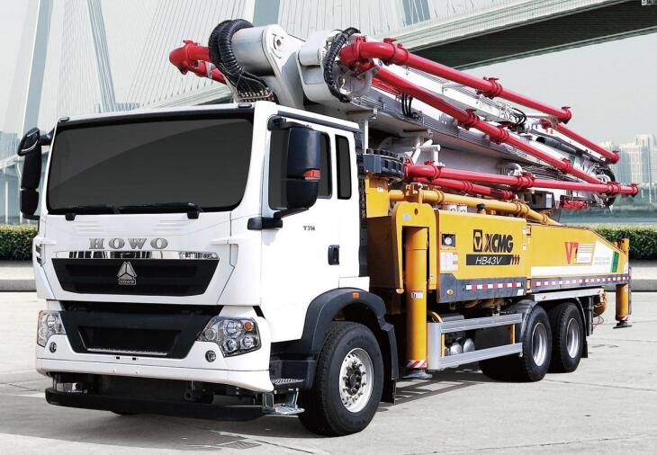 camion de pompage en b&eacute;ton