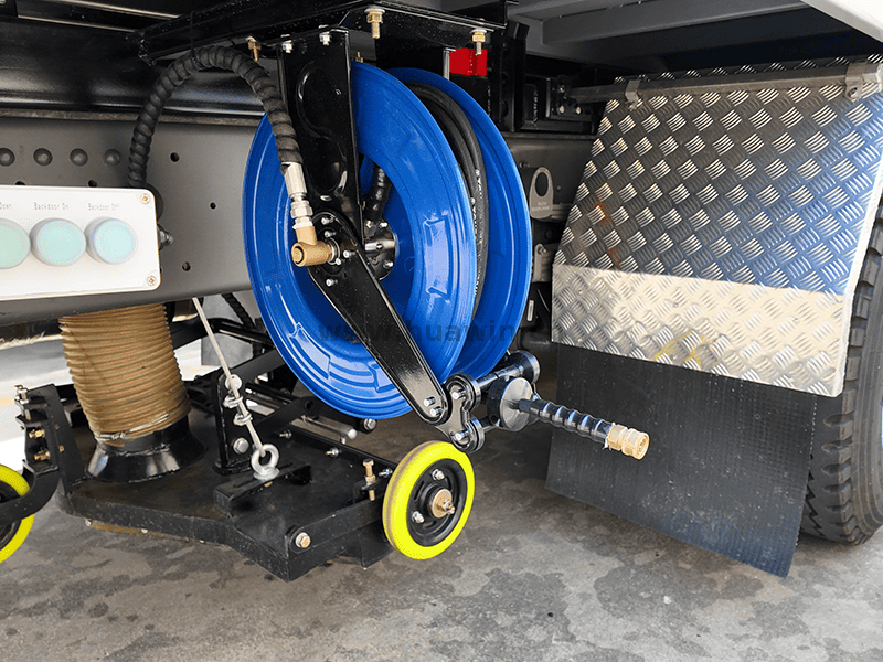 Sinotruk Howo 4x2 Tamion de balayeur de routes lourds-11