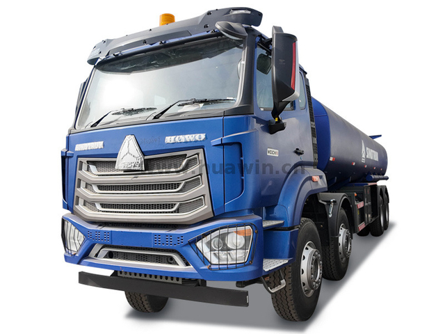 Sinotruk Howo 8 × 4 Tanker-Nx en carburant