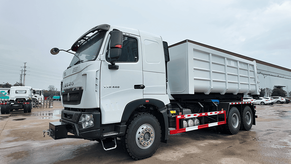Camion de levage à crochet 6x4 personnalisé pour plantation d'huile de palme péruvienne