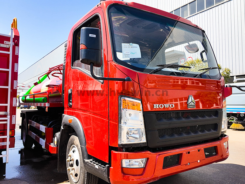 Camion d'aspiration f&eacute;cal