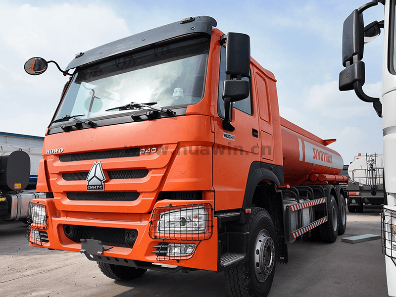Camion de pétrolier Sinotruk Howo7 en carburant-6 × 4 