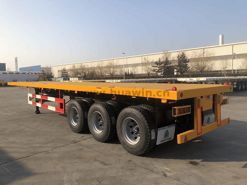 Semi-remorque à plate