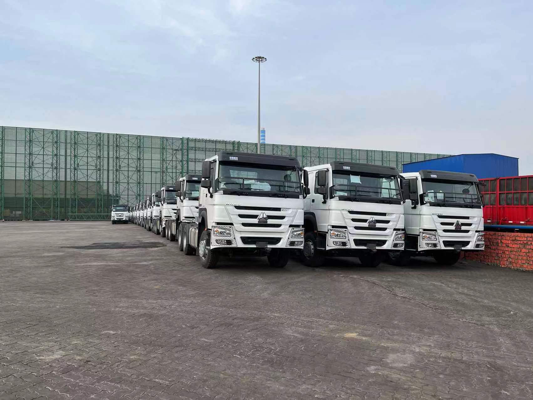 Tracteur Sinotruk et remorque à lit plat en stock