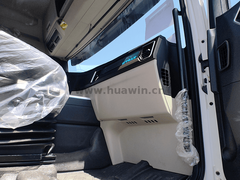 Sinotruk Sitrak G7S 6x4 Tracteur-7