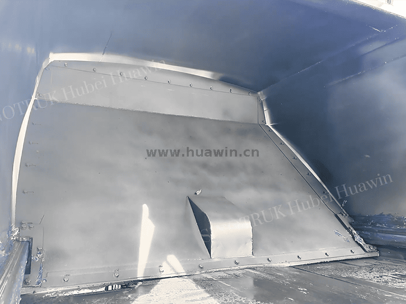 Camion compacteur de d&eacute;chets SINOTRUK HOWO-4x2-4