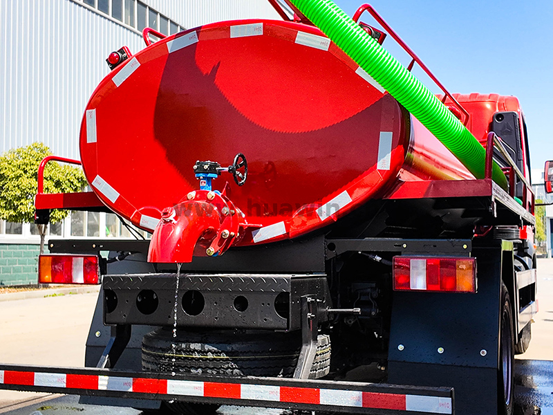 Camion d'aspiration f&eacute;cal